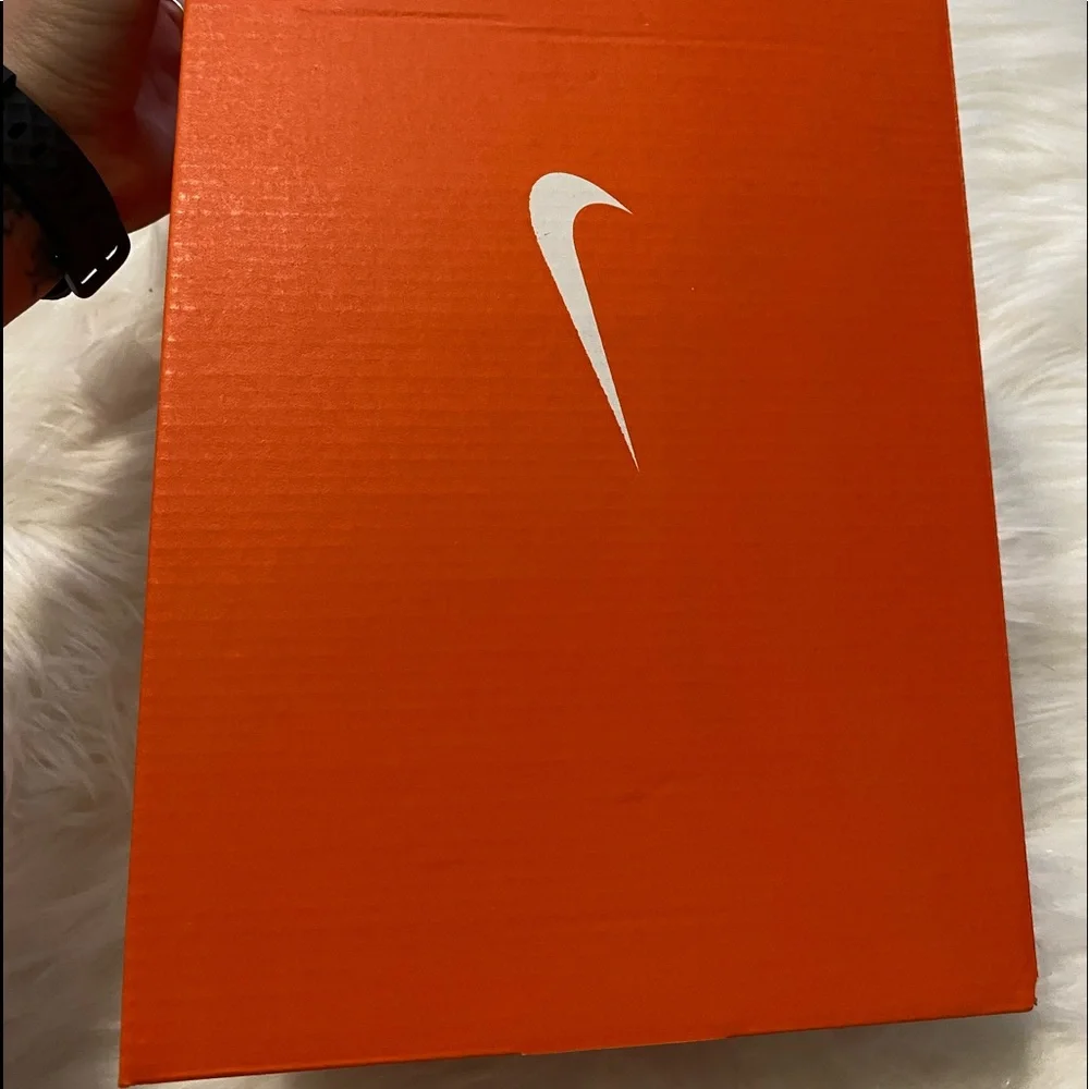 Brand new, still in box, never worn Nikes! Size 5.5 - Picture 2 of 9